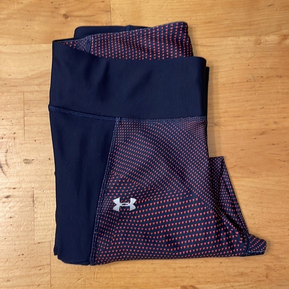 Under Armour athletic pants. Crop length (mid-shin) women’s size medium - Picture 5 of 6